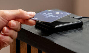 betalkort på kortmaskin